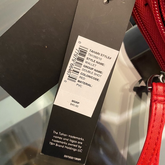 ❗️SOLD❗️Tahari crossbody wallet - Picture 6 of 9